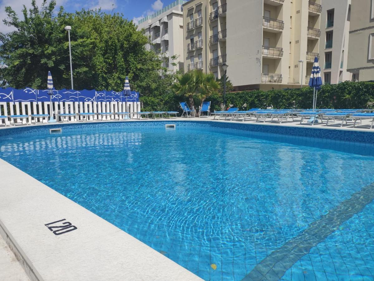 Hotel Senior Cattolica Kültér fotó