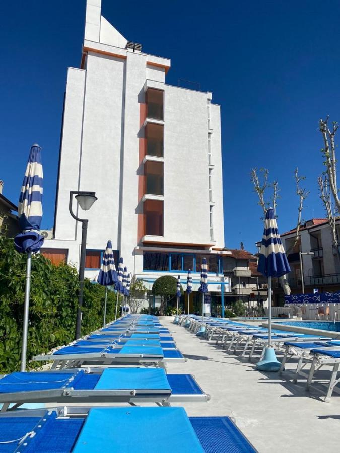 Hotel Senior Cattolica Kültér fotó