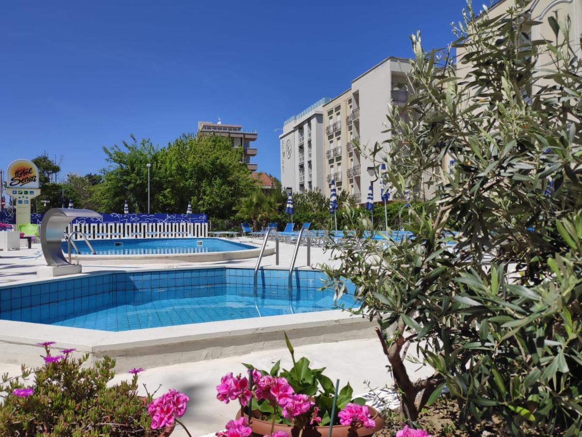 Hotel Senior Cattolica Kültér fotó