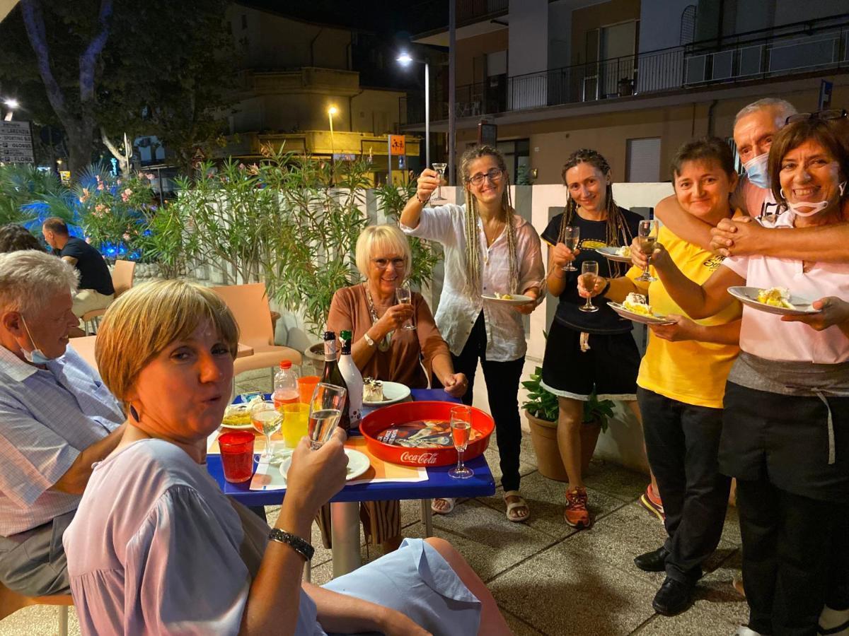Hotel Senior Cattolica Kültér fotó