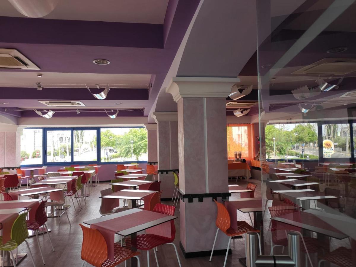 Hotel Senior Cattolica Kültér fotó
