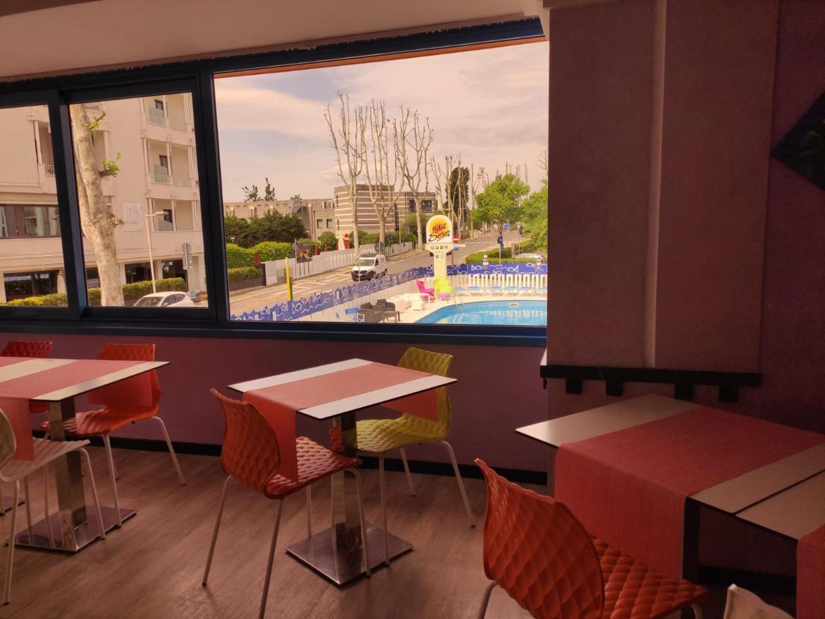 Hotel Senior Cattolica Kültér fotó