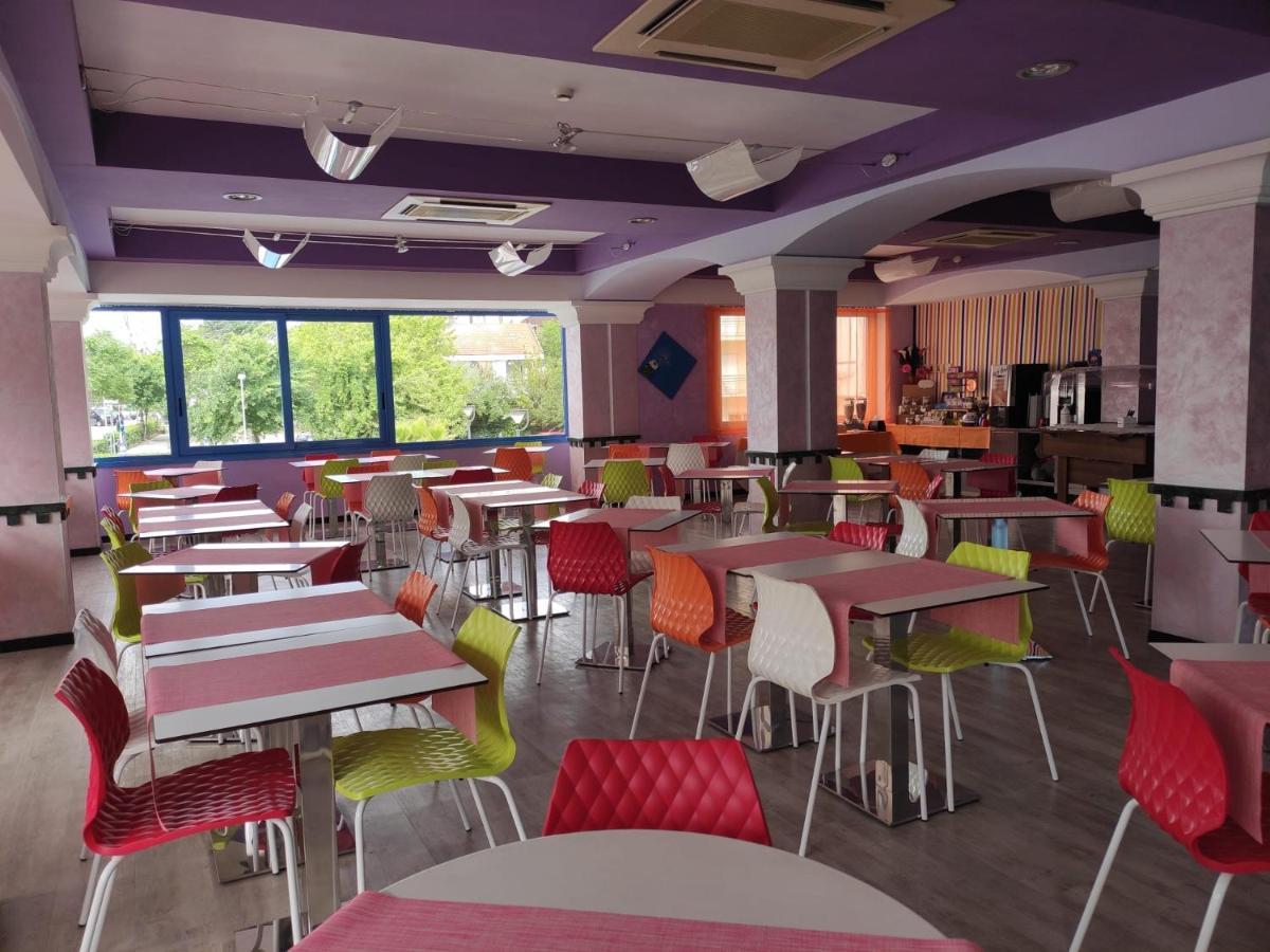 Hotel Senior Cattolica Kültér fotó