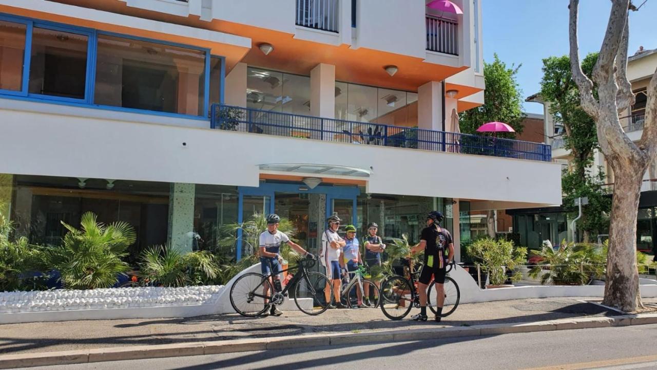 Hotel Senior Cattolica Kültér fotó