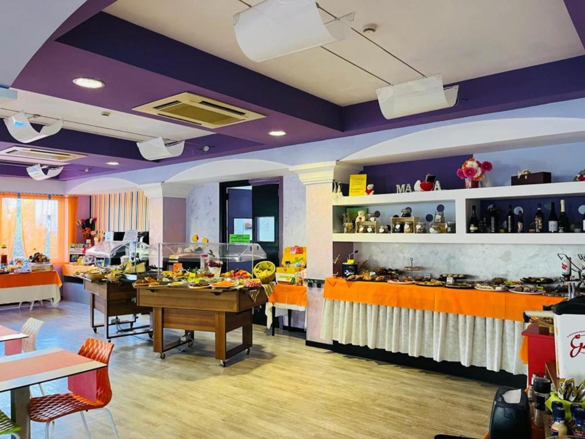 Hotel Senior Cattolica Kültér fotó