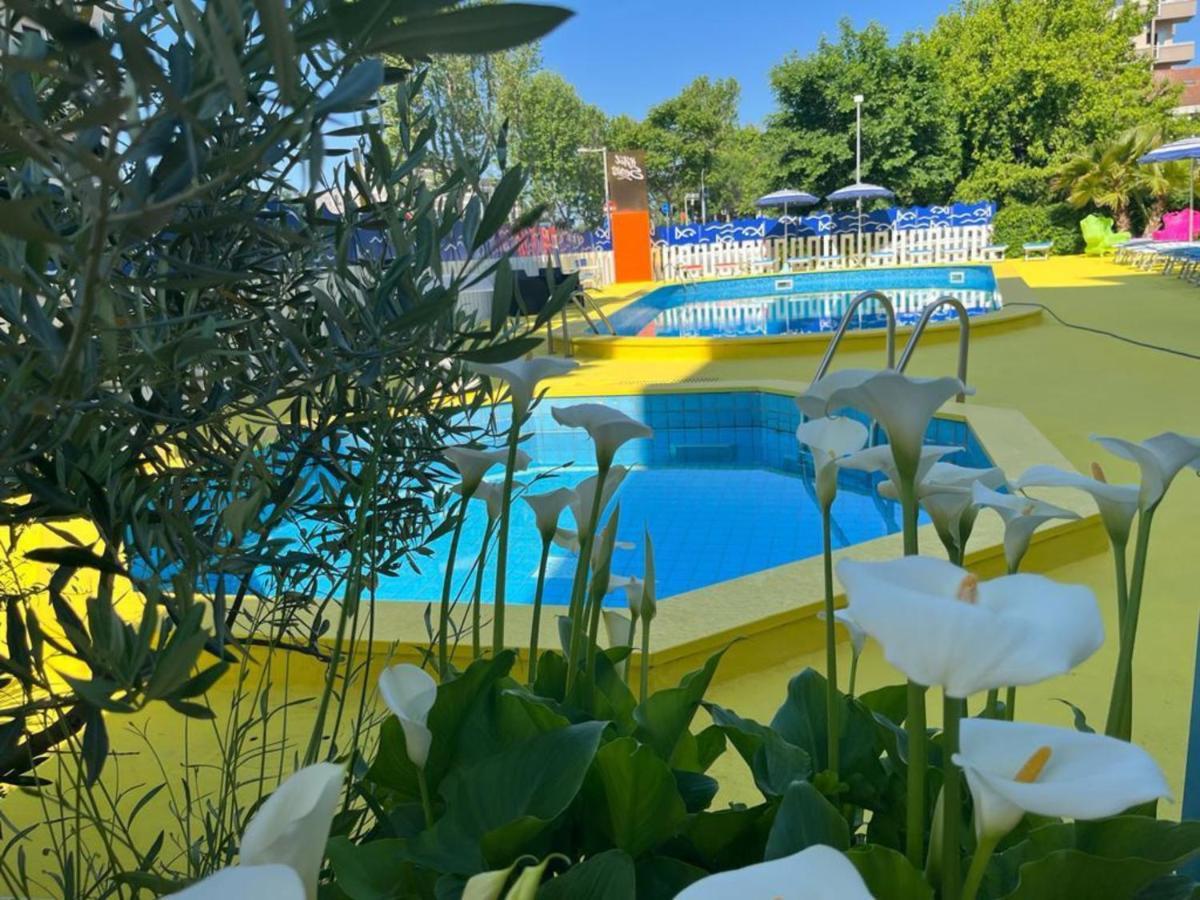 Hotel Senior Cattolica Kültér fotó