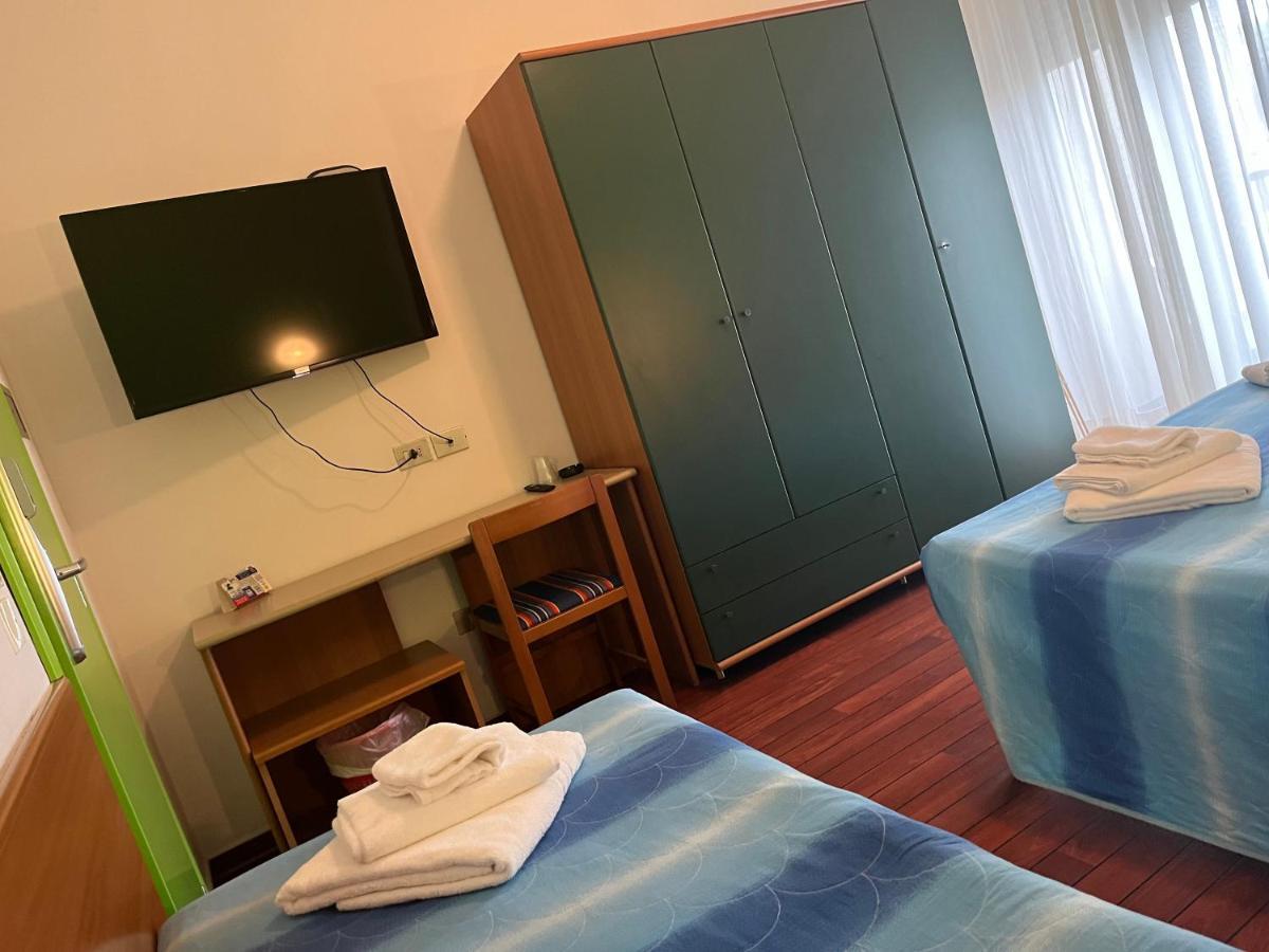Hotel Senior Cattolica Kültér fotó