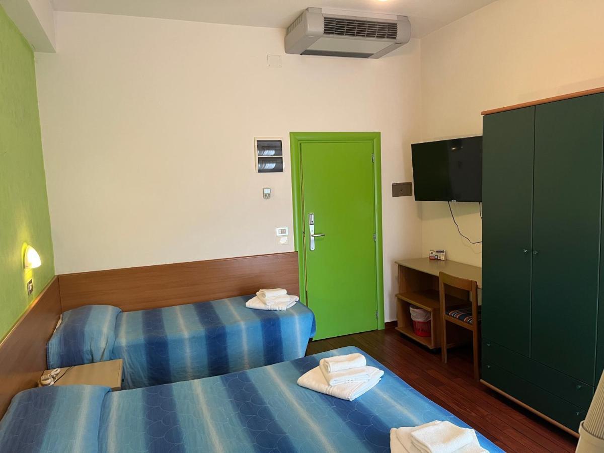 Hotel Senior Cattolica Kültér fotó