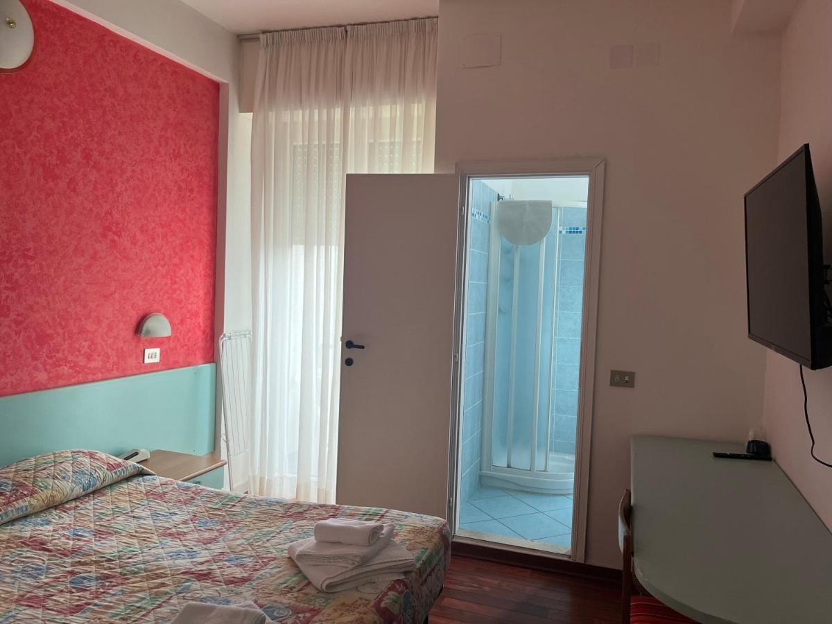 Hotel Senior Cattolica Kültér fotó