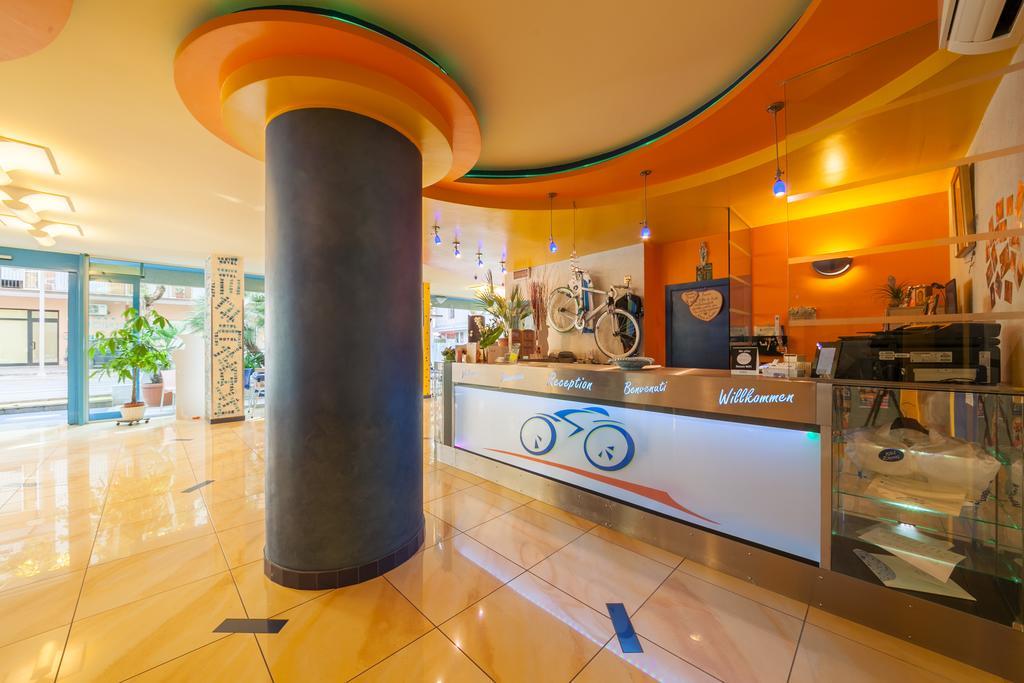 Hotel Senior Cattolica Kültér fotó